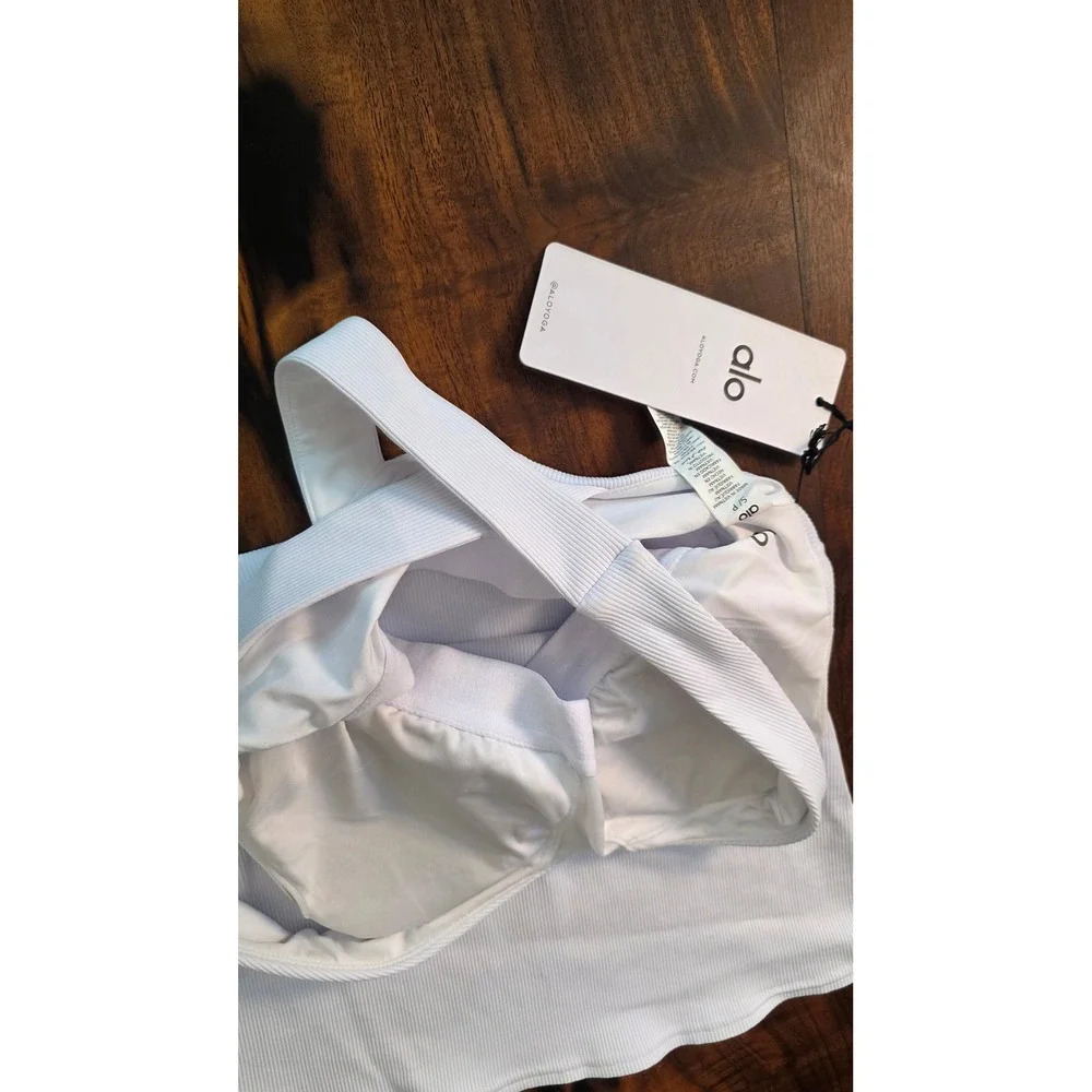 Alo Yoga Elevate Tank Atheleisure Ribbed Built-inBra Sporty Athletic Streetwear